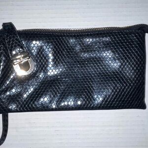 Olivia Miller‎ Faux Snakeskin Wristlet